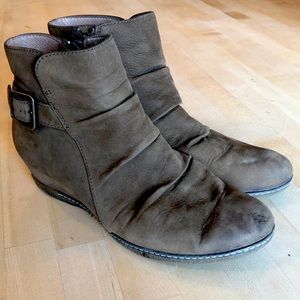 Dansko boots size 39 in good shape.